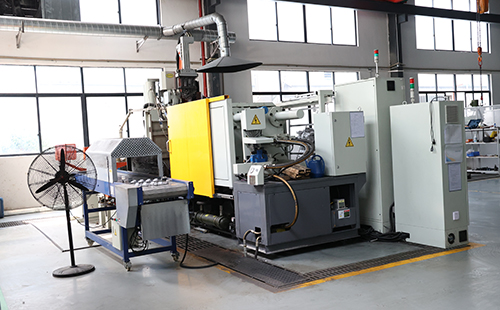 铝合金精益管接头使用什么压铸设备？